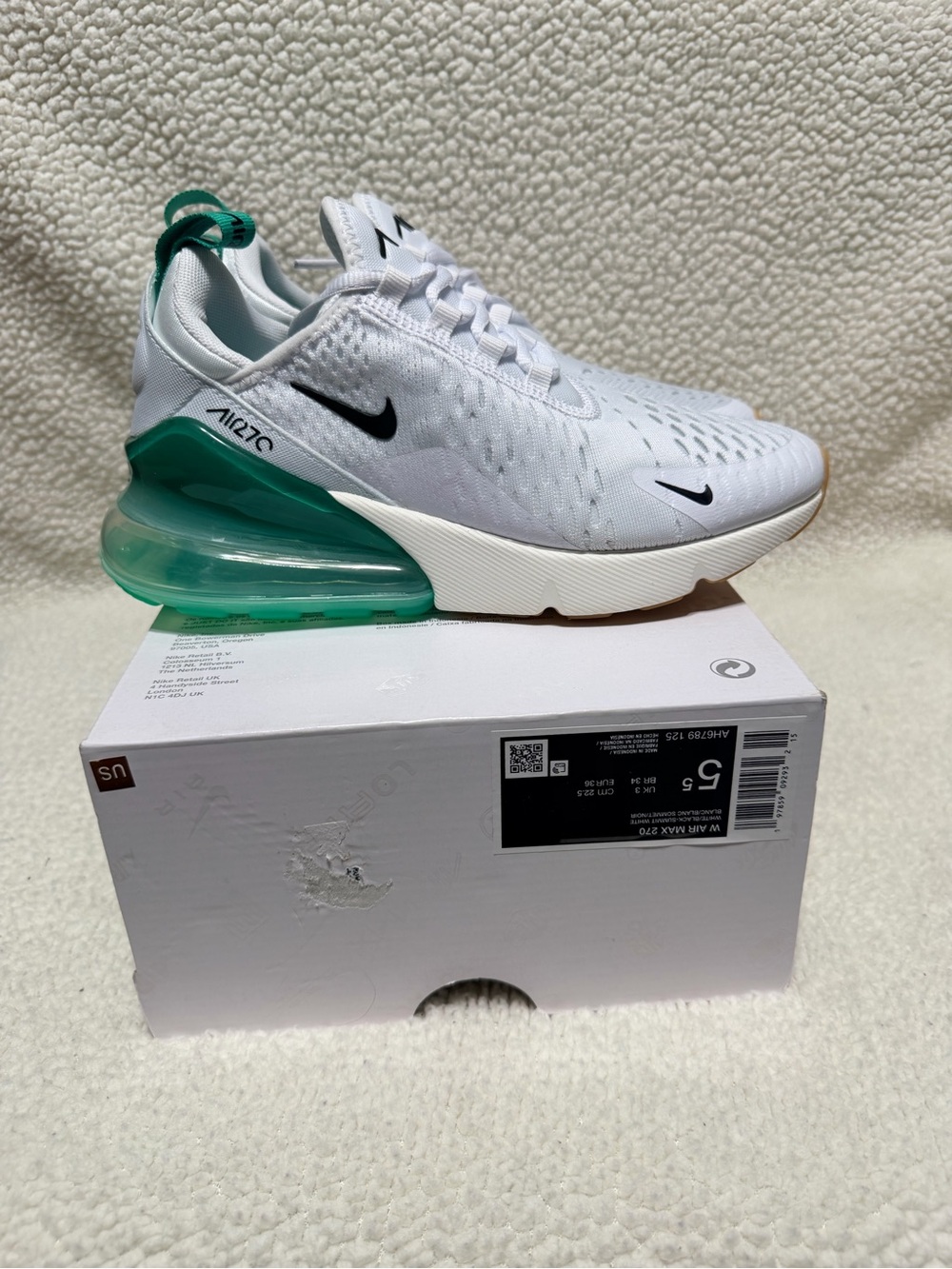 Nike Women’s Air Max 270 White with Teal Accent Size 5.5